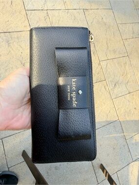 kate spade black bow zip-around wallet